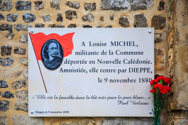 Plaque commémorant l'arrivée de Loise Michel à Dieppe